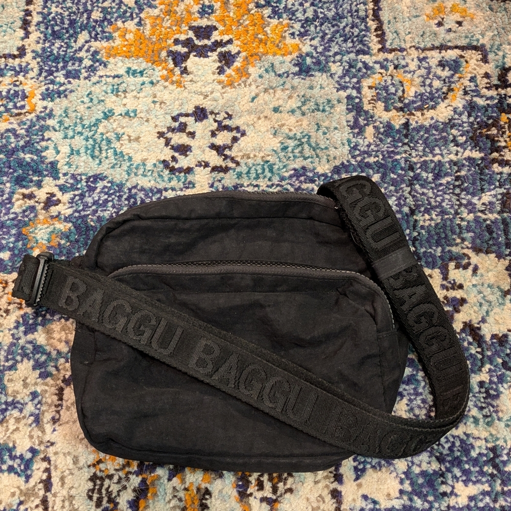 BAGGU Black Messenger Bag